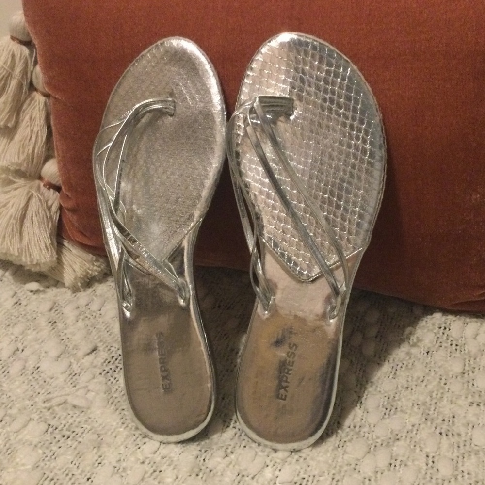 🌸 Express Silver Sandals